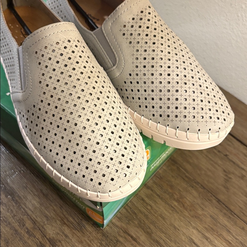 NIB [Easy Street] Fresh Slip On Perforated Gray Loafers Sneakers Women's 8.5 W - Picture 7 of 12